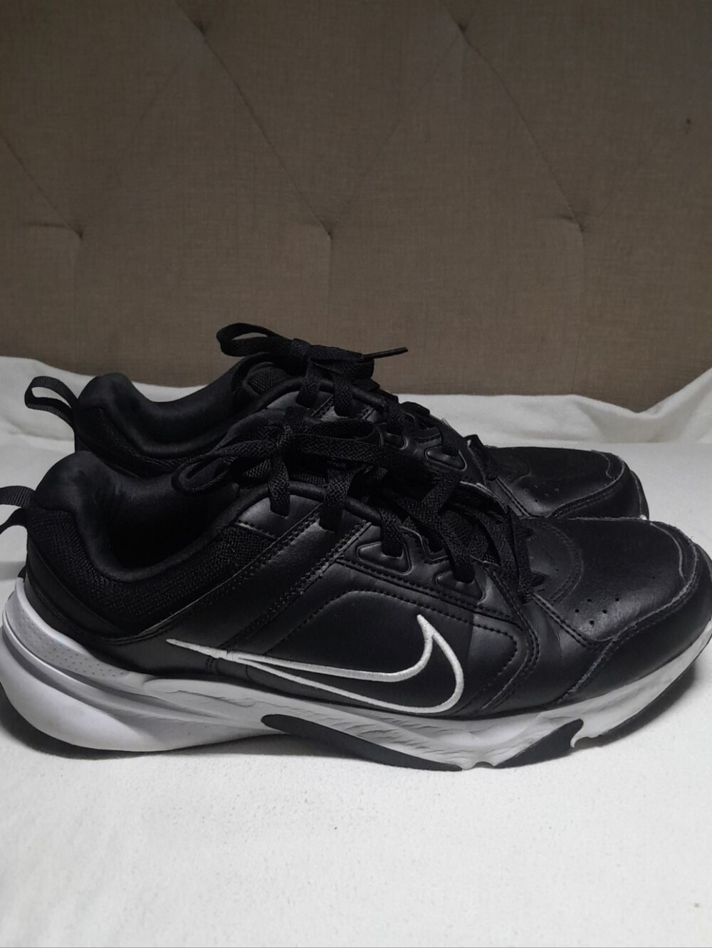Nike Black & White Men’s Athletic Sneakers - Visible Swoosh